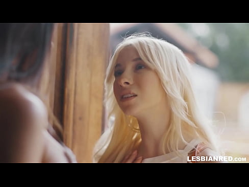 ❤️ A lány néhány hónap után hazajön, és végül a mostohaanyja punciját eszik. Pornó videó at hu.ladyxxxporno.ru