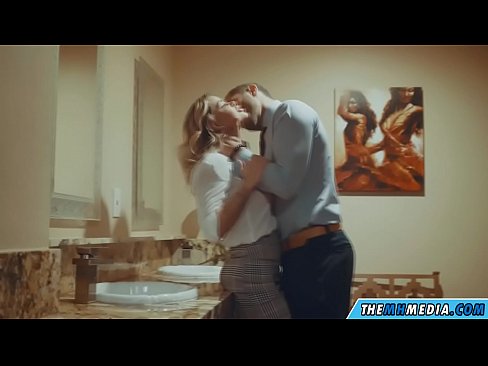 ❤️ Amikor egy bögyös szőke elcsábít egy nyilvános WC-ben Pornó videó at hu.ladyxxxporno.ru